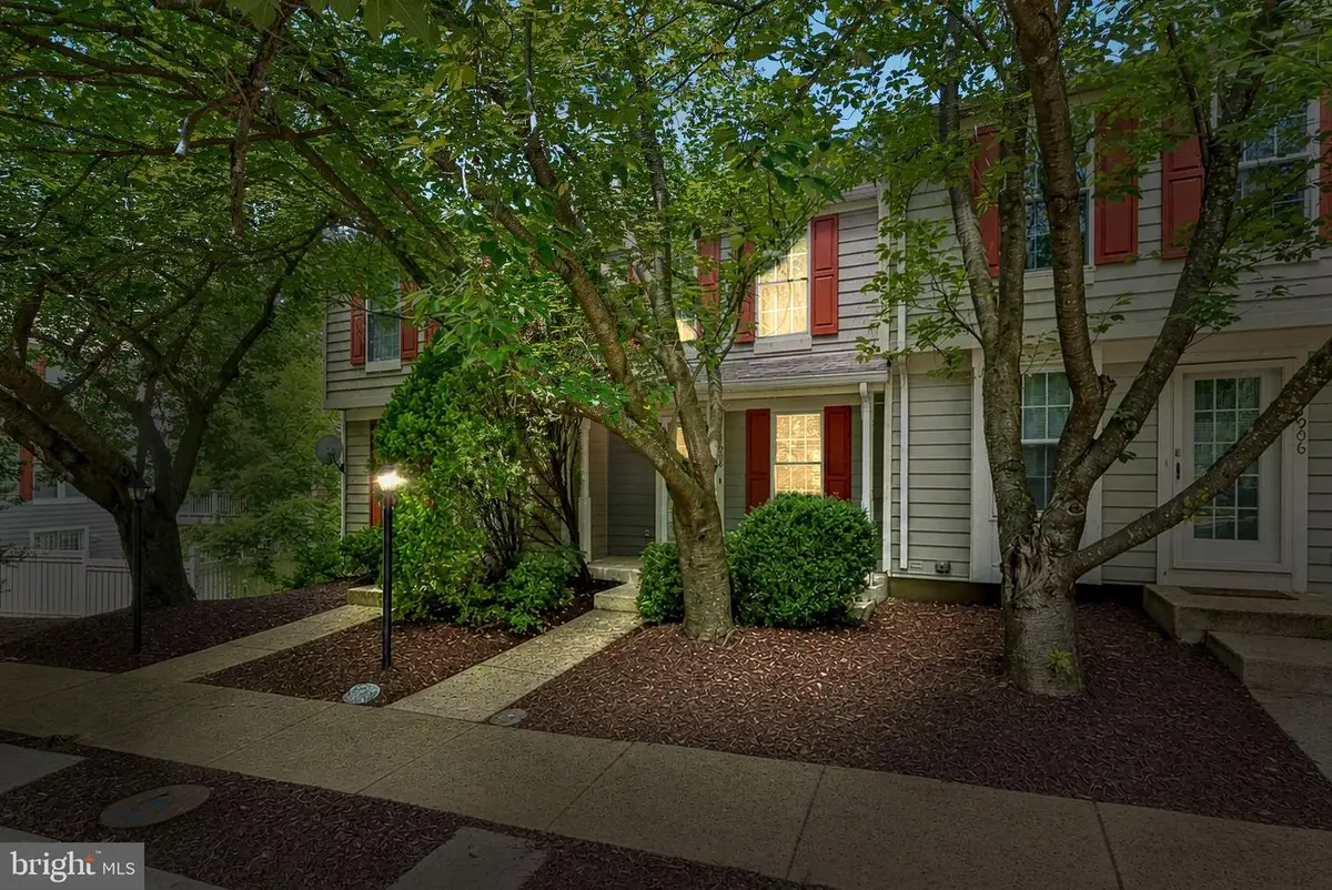 11908 Fieldthorn Ct, Reston, VA 20194 - #1