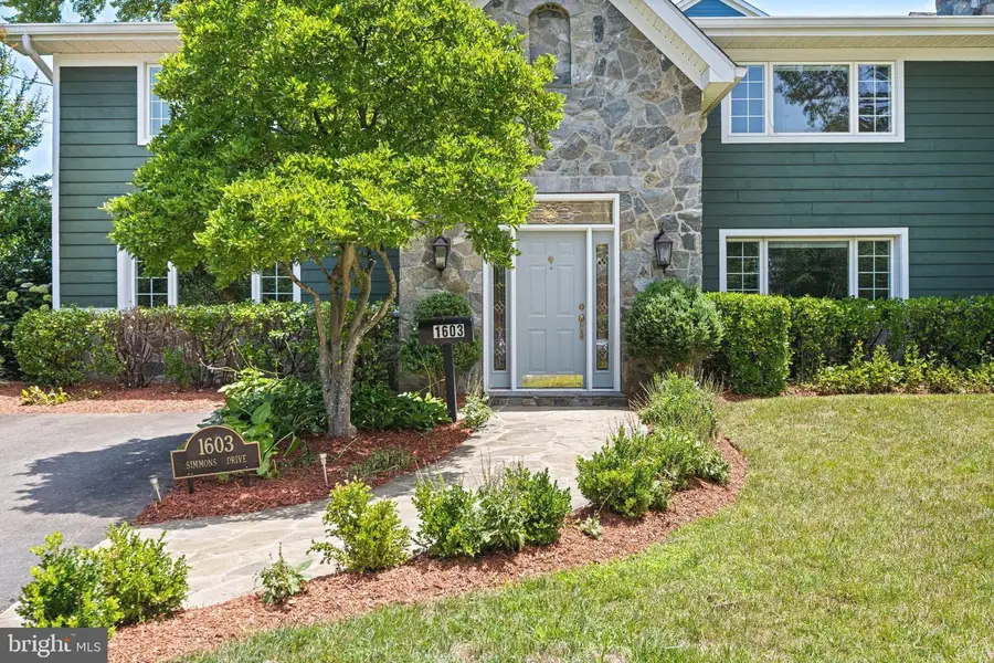 1603 Simmons Dr, McLean, VA 22101 - #2