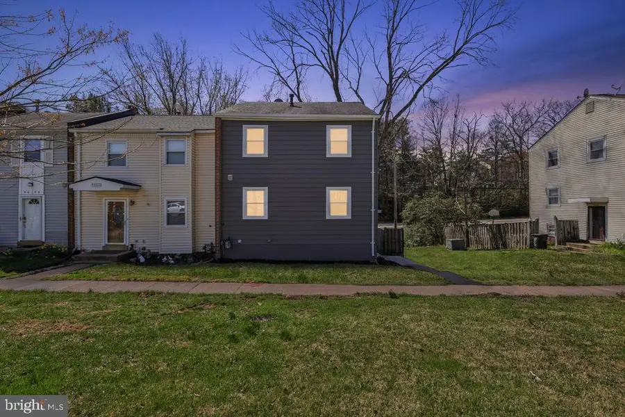 9662 Westport Ln, Burke, VA 22015 - #2