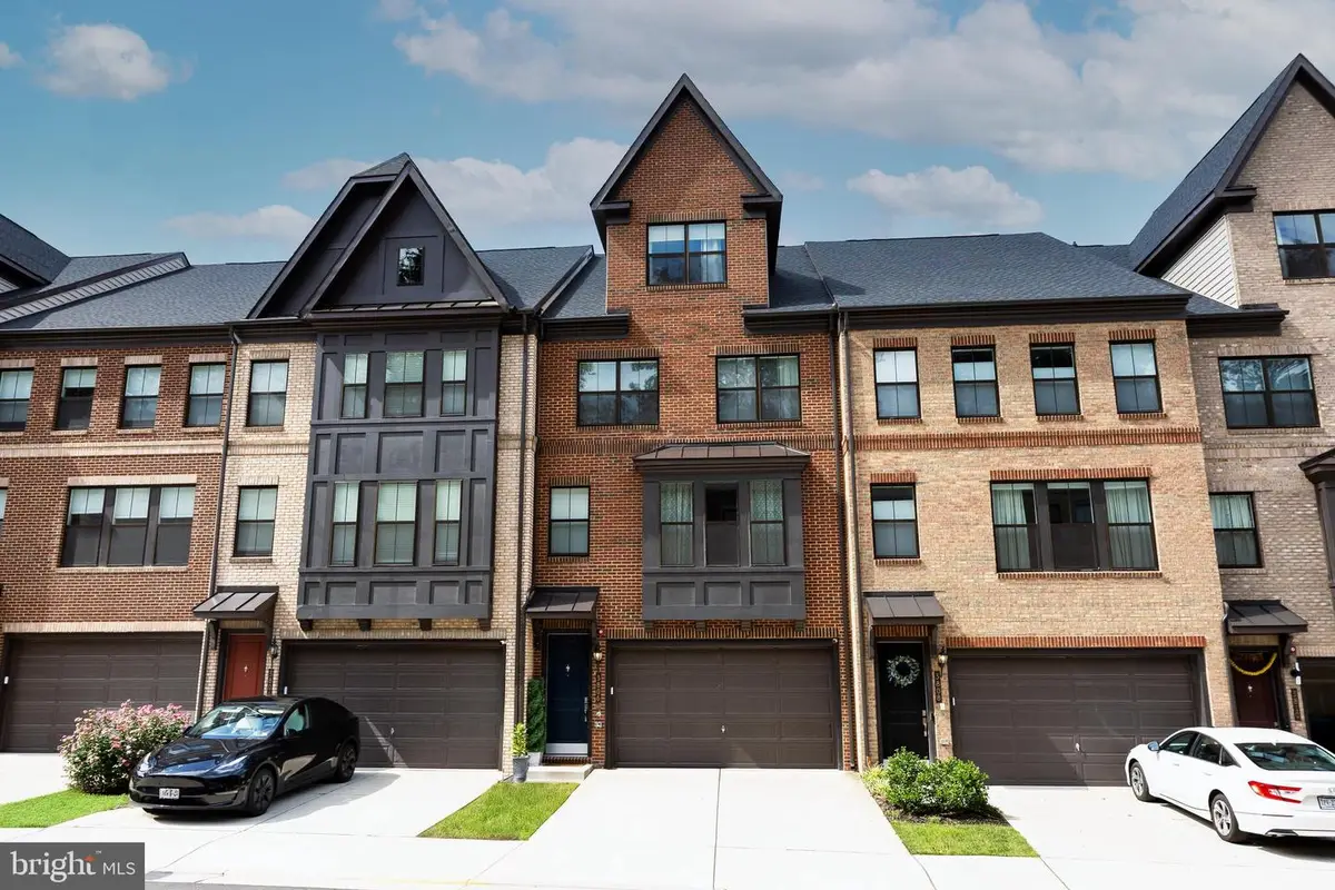 3806 Rainier Dr, Fairfax, VA 22033 - #1
