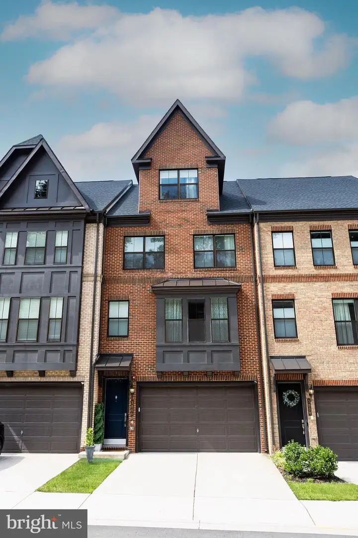 3806 Rainier Dr, Fairfax, VA 22033 - #2