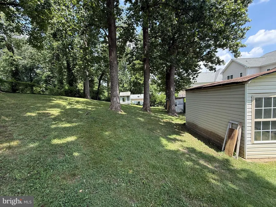 6404 Maplewood Dr, Falls Church, VA 22041 - #3