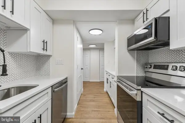 1808 Old Meadow Rd #418, MCLEAN, VA 22102