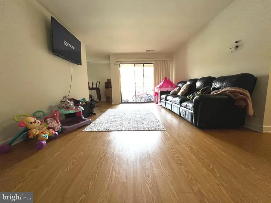 527 Florida Ave #103, Herndon, VA 20170 - #2
