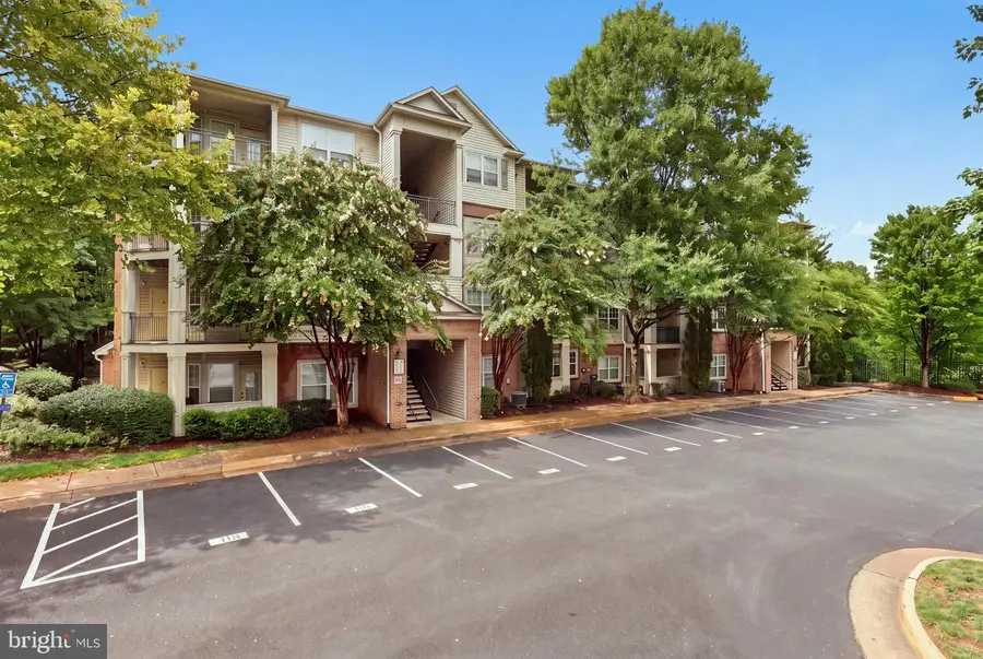 12112 Garden Grove Cir #201, Fairfax, VA 22030 - #3