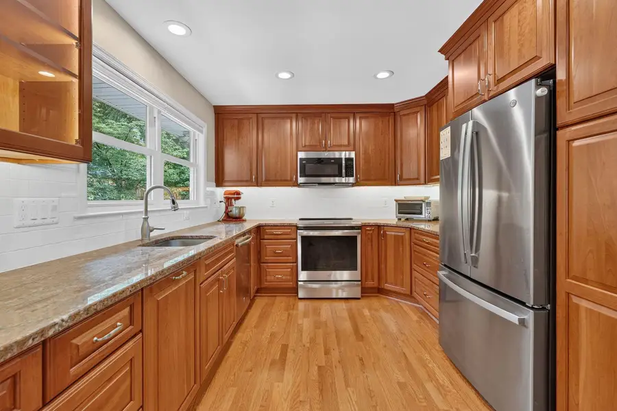 1933 Relda Ct, Falls Church, VA 22043 - #2