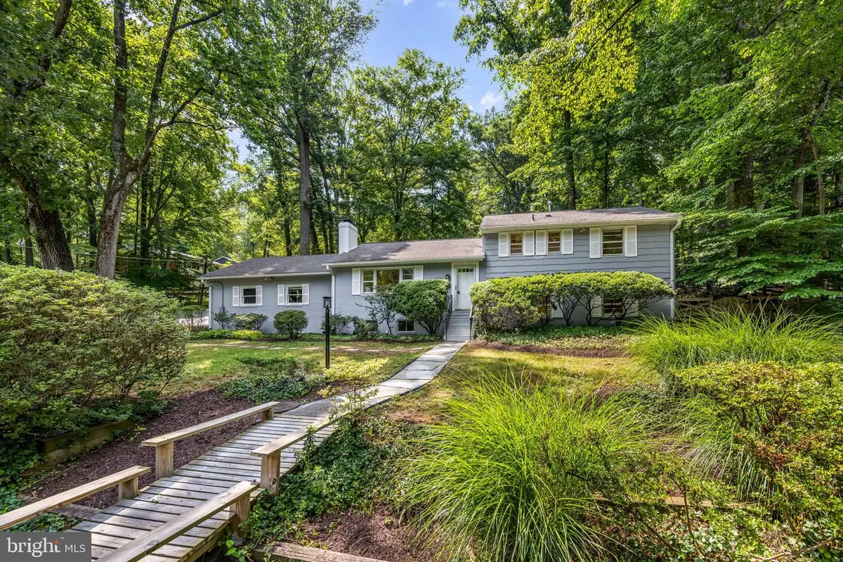 6501 Lakeview Dr, Falls Church, VA 22041 - #1