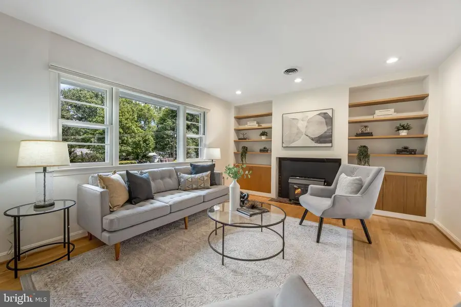 6501 Lakeview Dr, Falls Church, VA 22041 - #2