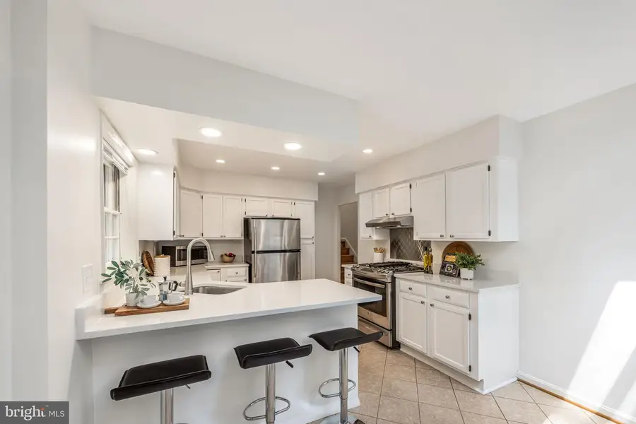6501 Lakeview Dr, Falls Church, VA 22041 - #3