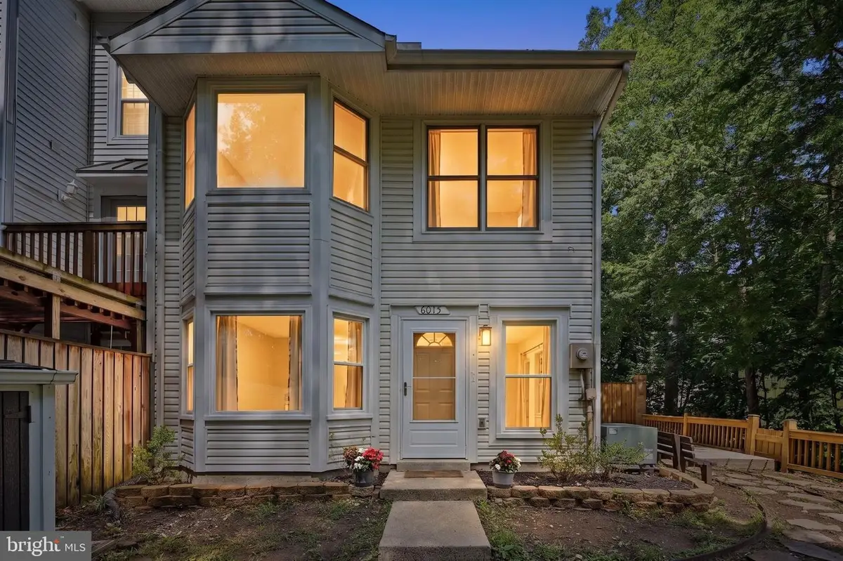 6015 Chestnut Hollow Ct, Centreville, VA 20121 - #1