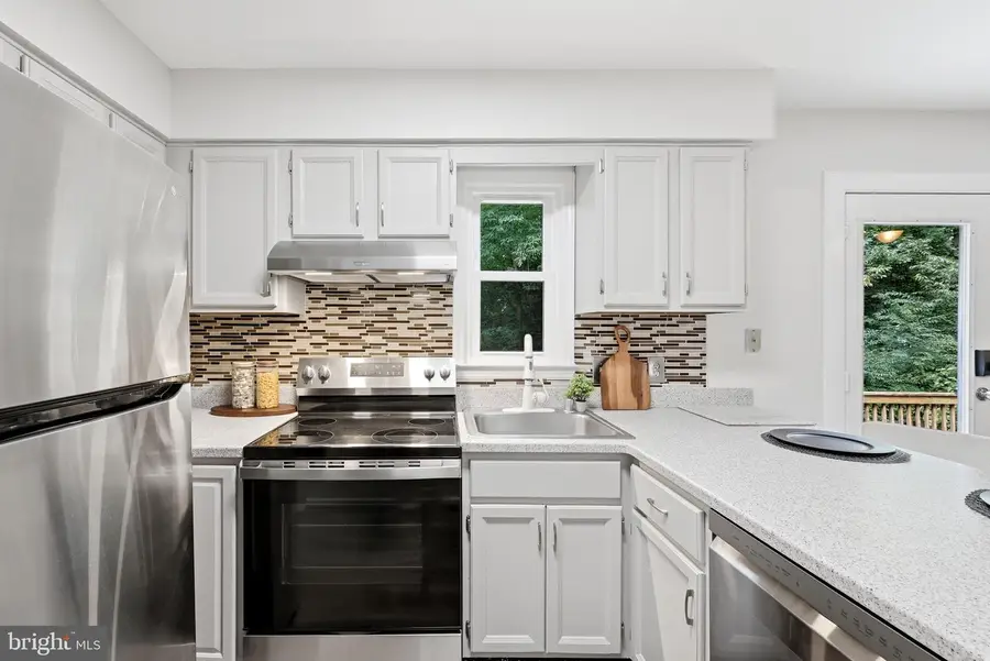 6015 Chestnut Hollow Ct, Centreville, VA 20121 - #2