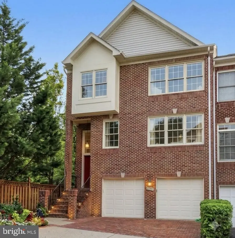9510 Gatecross Pl, Burke, VA 22015 - #1