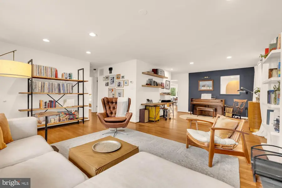 6616 Kerns Rd, Falls Church, VA 22042 - #3