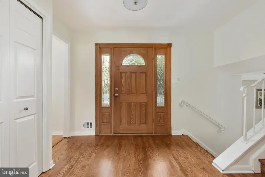 9927 Barnsbury Ct, Fairfax, VA 22031 - #3