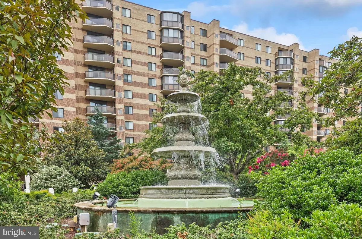 8370 Greensboro Dr #402, McLean, VA 22102 - #1