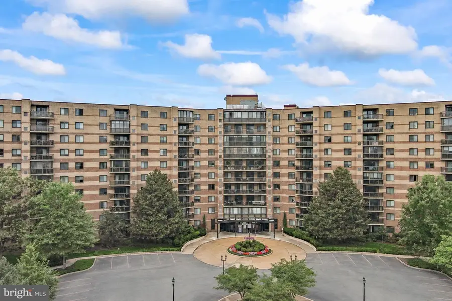 8370 Greensboro Dr #402, McLean, VA 22102 - #2