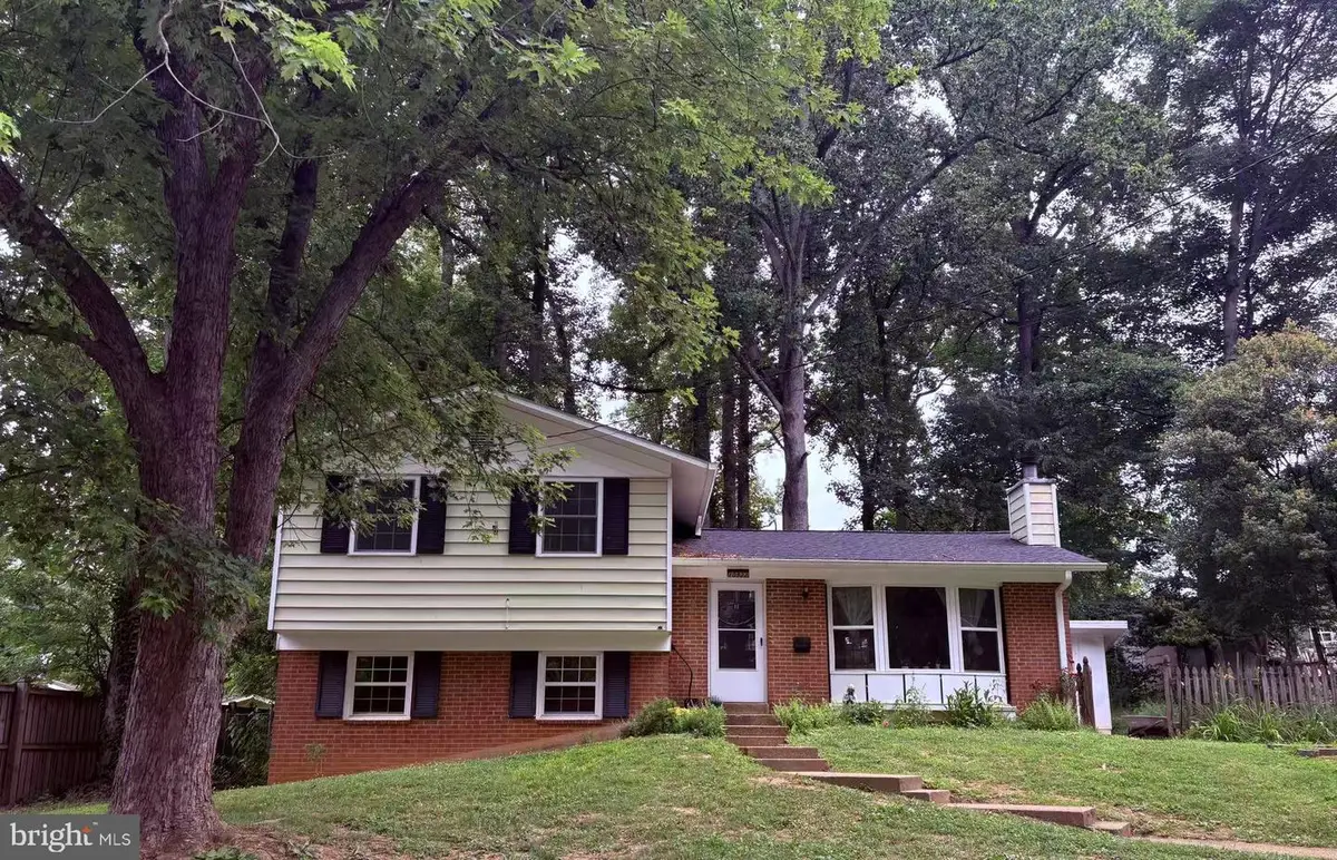 10922 Decatur Dr, Fairfax, VA 22030 - #1