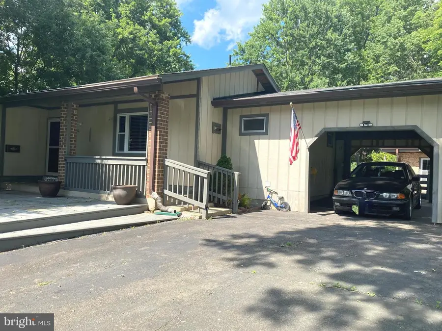 1002 Charlton Pl, Herndon, VA 20170 - #2