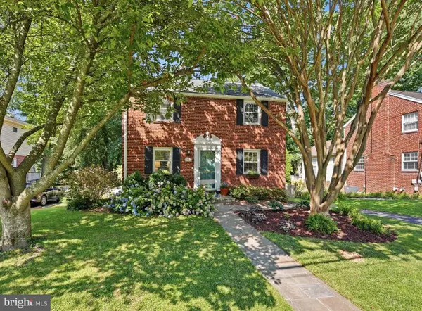 6107 Brook Dr, FALLS CHURCH, VA 22044