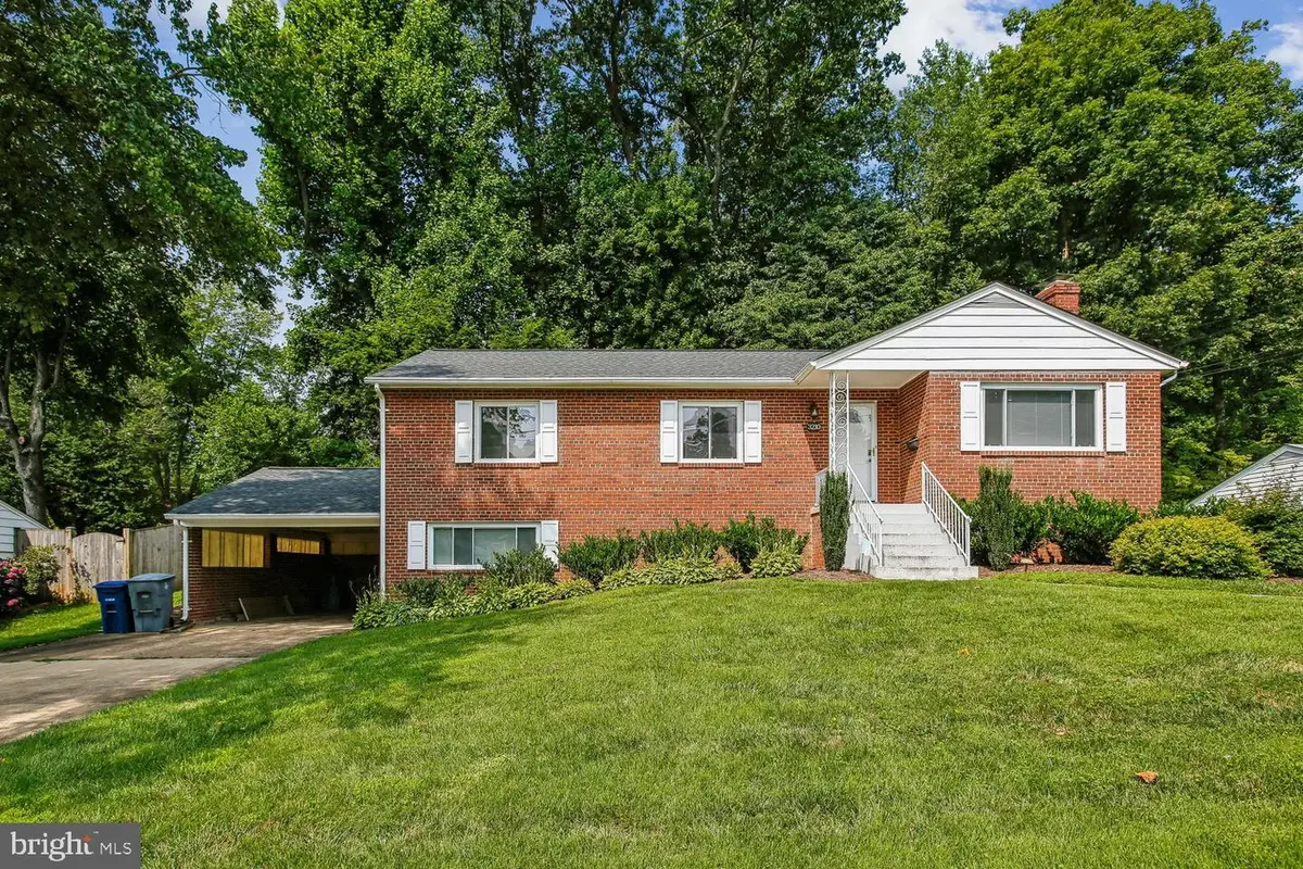 3210 Patrick Henry Dr, Falls Church, VA 22044 - #1