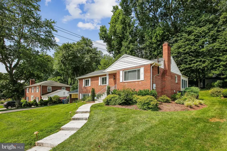 3210 Patrick Henry Dr, Falls Church, VA 22044 - #2