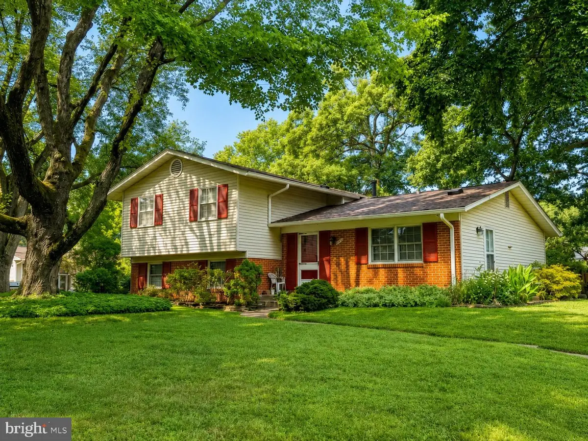 8308 Mcneil St, Vienna, VA 22180 - #1