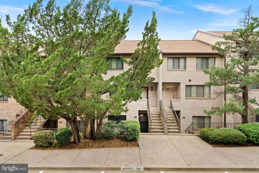 3881 Steppes Ct #b, Falls Church, VA 22041 - #2