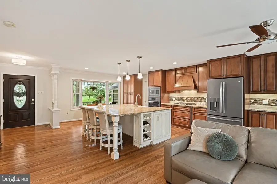 8213 Cottage St, Vienna, VA 22180 - #3