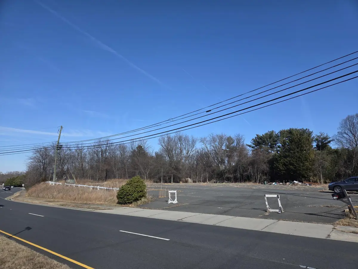 3155 Ox Rd W, Herndon, VA 20171 - #1