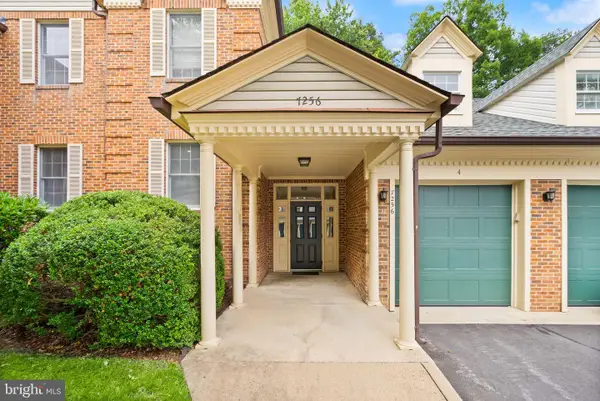 7256 Glen Hollow Ct #2, ANNANDALE, VA 22003