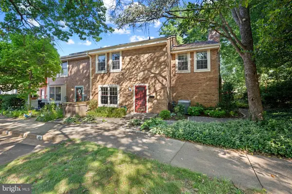 2172 Golf Course Dr, RESTON, VA 20191