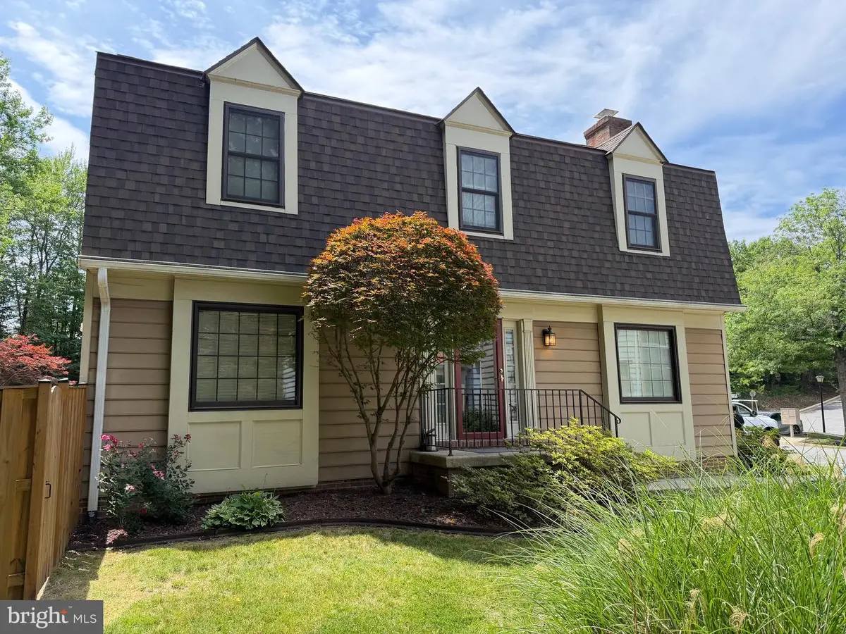 8627 Pin Oak Dr, Springfield, VA 22153 - #1