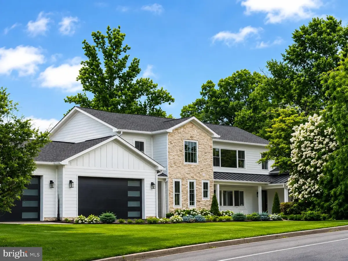 3237 Sleepy Hollow Rd, Falls Church, VA 22042 - #1