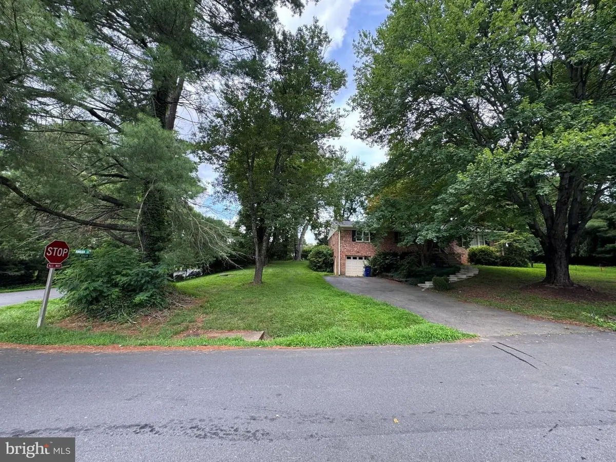 9908 Minburn St, Great Falls, VA 22066 - #1