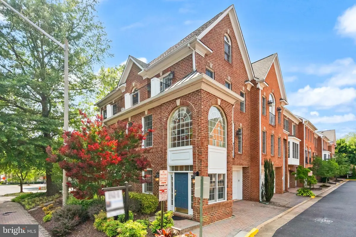 1334 Lessard Ln, McLean, VA 22101 - #1