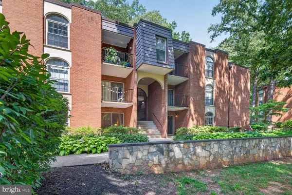 3354 Woodburn Rd #11, ANNANDALE, VA 22003