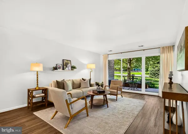 3031 Borge St #112, OAKTON, VA 22124