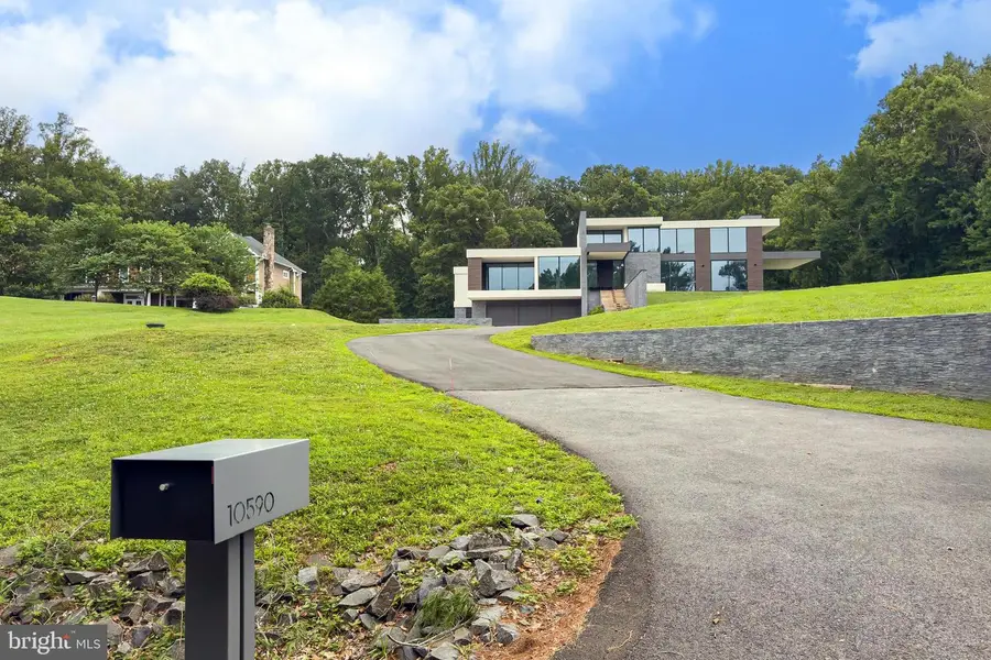 10590 Beach Mill Rd, Great Falls, VA 22066 - #2