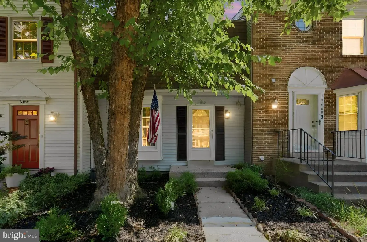 14462 Four Chimney Dr, Centreville, VA 20120 - #1