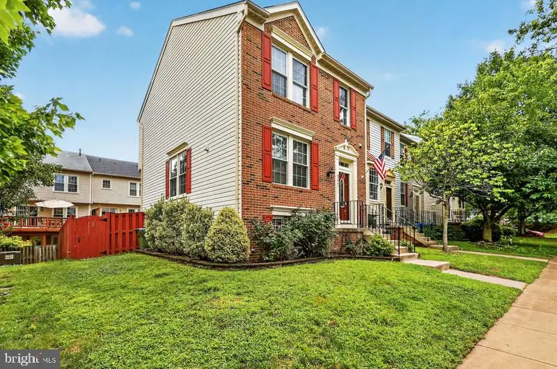 6221 Bella Dr, Centreville, VA 20121 - #2