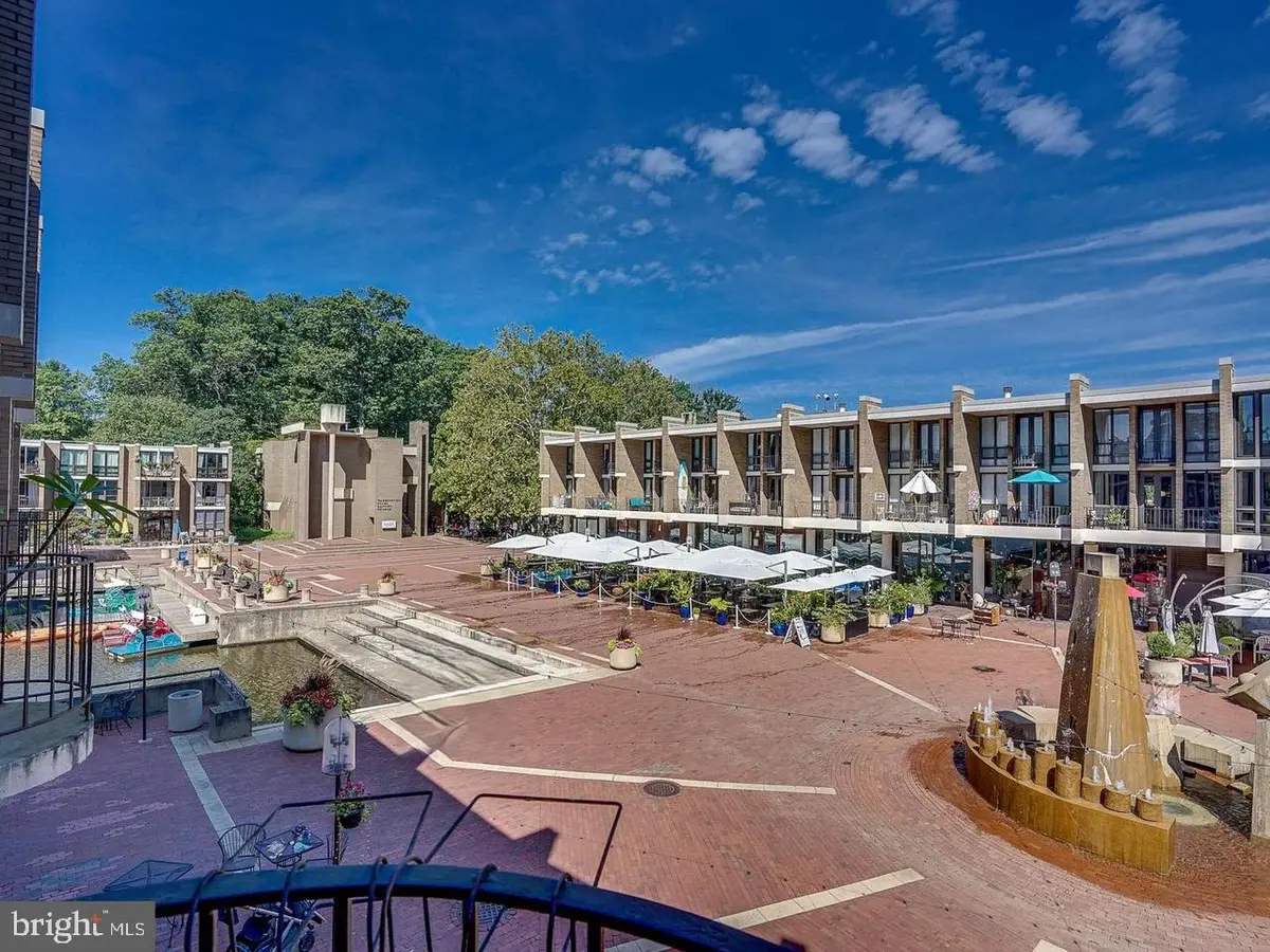 1650 Chimney House Rd #1650, Reston, VA 20190 - #1