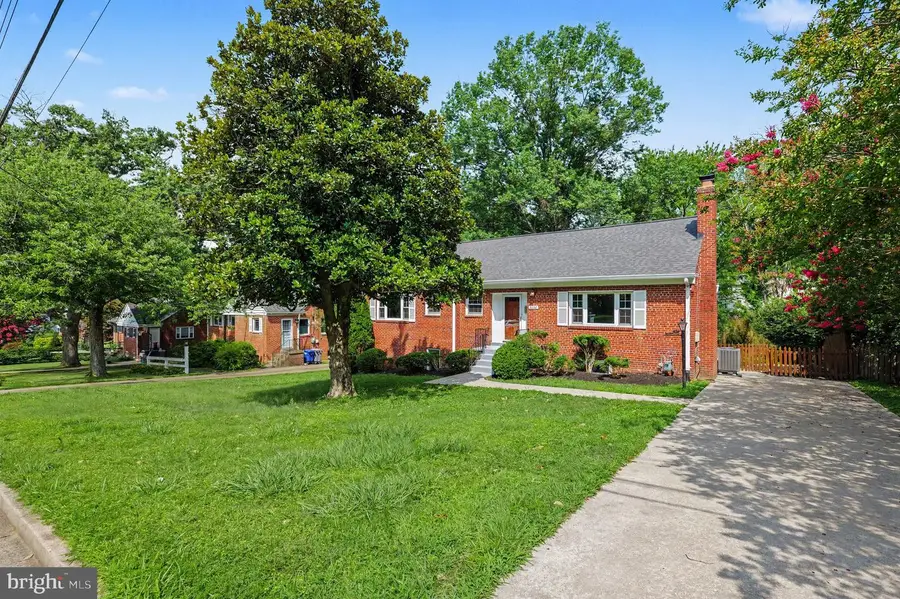 3058 Hazelton St, Falls Church, VA 22044 - #2
