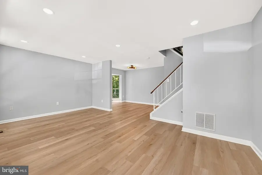 6920 Hovingham Ct, Centreville, VA 20121 - #3
