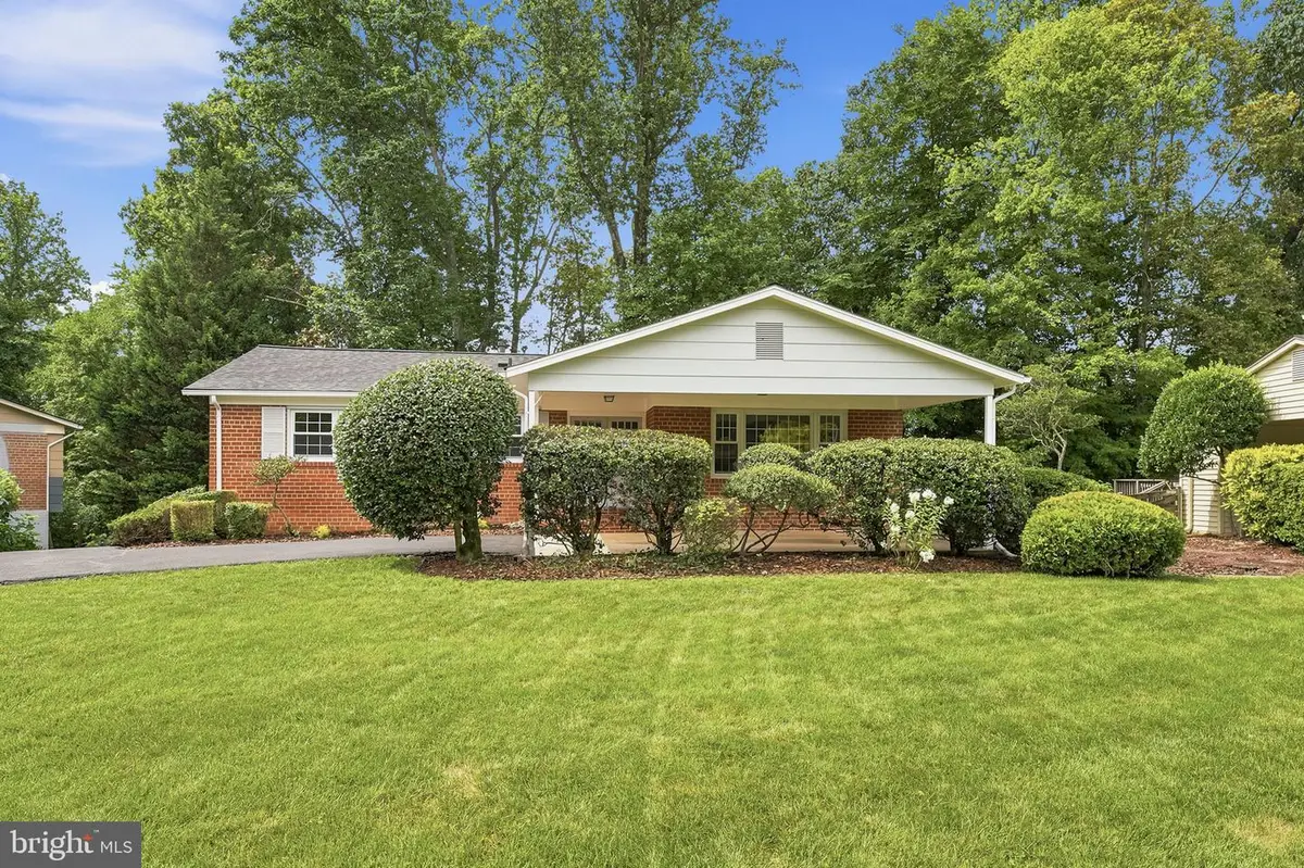 6922 Sydenstricker Rd, Springfield, VA 22152 - #1
