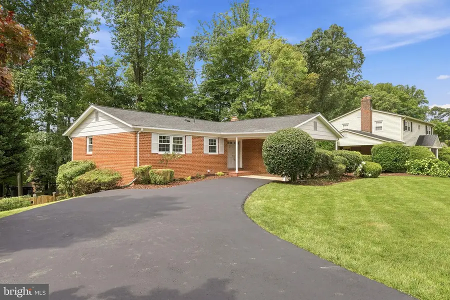 6922 Sydenstricker Rd, Springfield, VA 22152 - #3