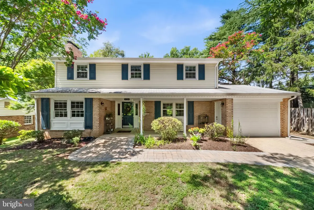 2726 Welcome Dr, Falls Church, VA 22046 - #1