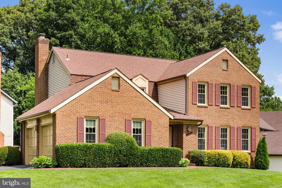 6011 Burnside Landing Dr, Burke, VA 22015 - #1