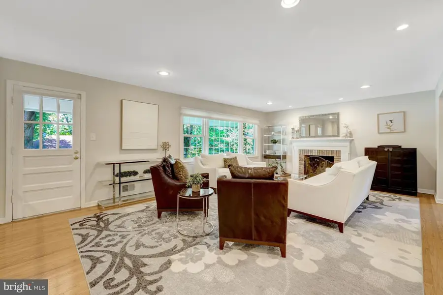 8006 Birnam Wood Dr, McLean, VA 22102 - #3