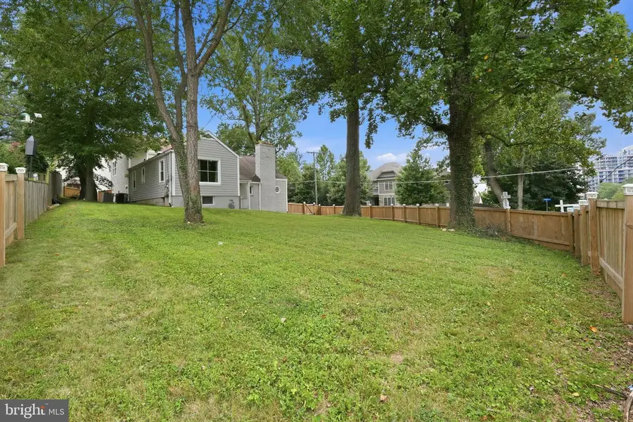 2301 Grove Ave, Falls Church, VA 22046 - #2