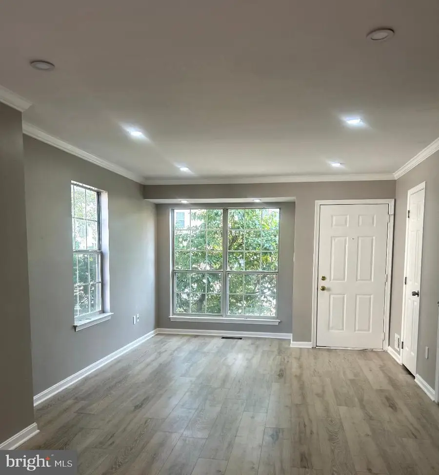 14220 Autumn Cir, Centreville, VA 20121 - #3
